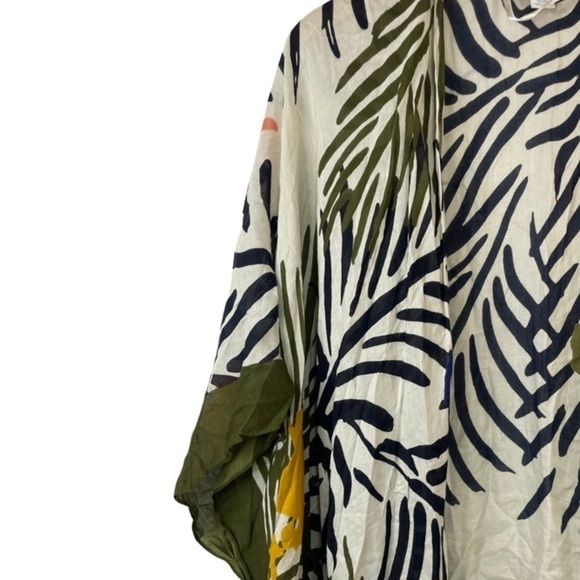 Sonoma shawl, tropical print in earthy colors. Light weight and flowey.Size L/XL - Picture 2 of 4